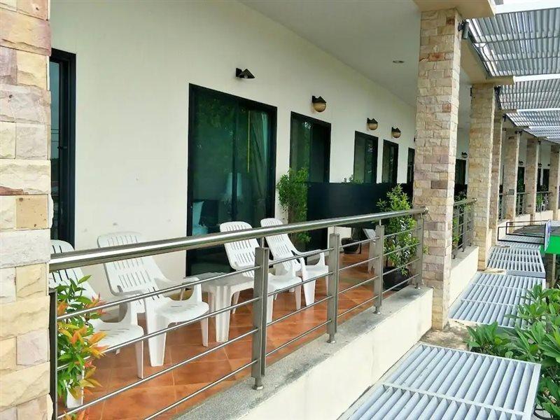 Green Residence Hotel Bang Rak Beach  Exterior photo