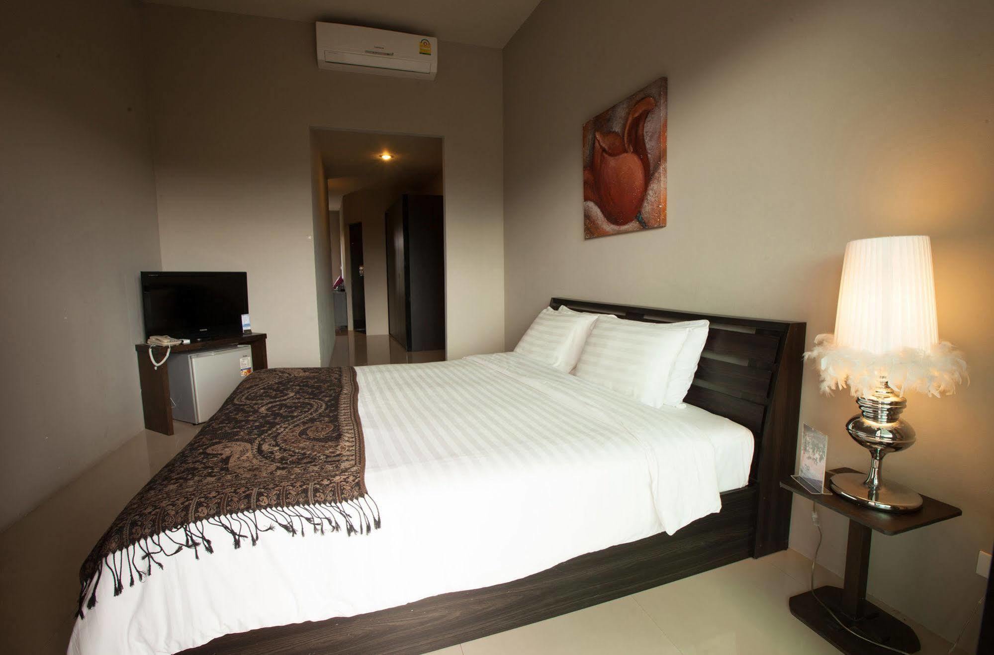 Green Residence Hotel Bang Rak Beach  Exterior photo